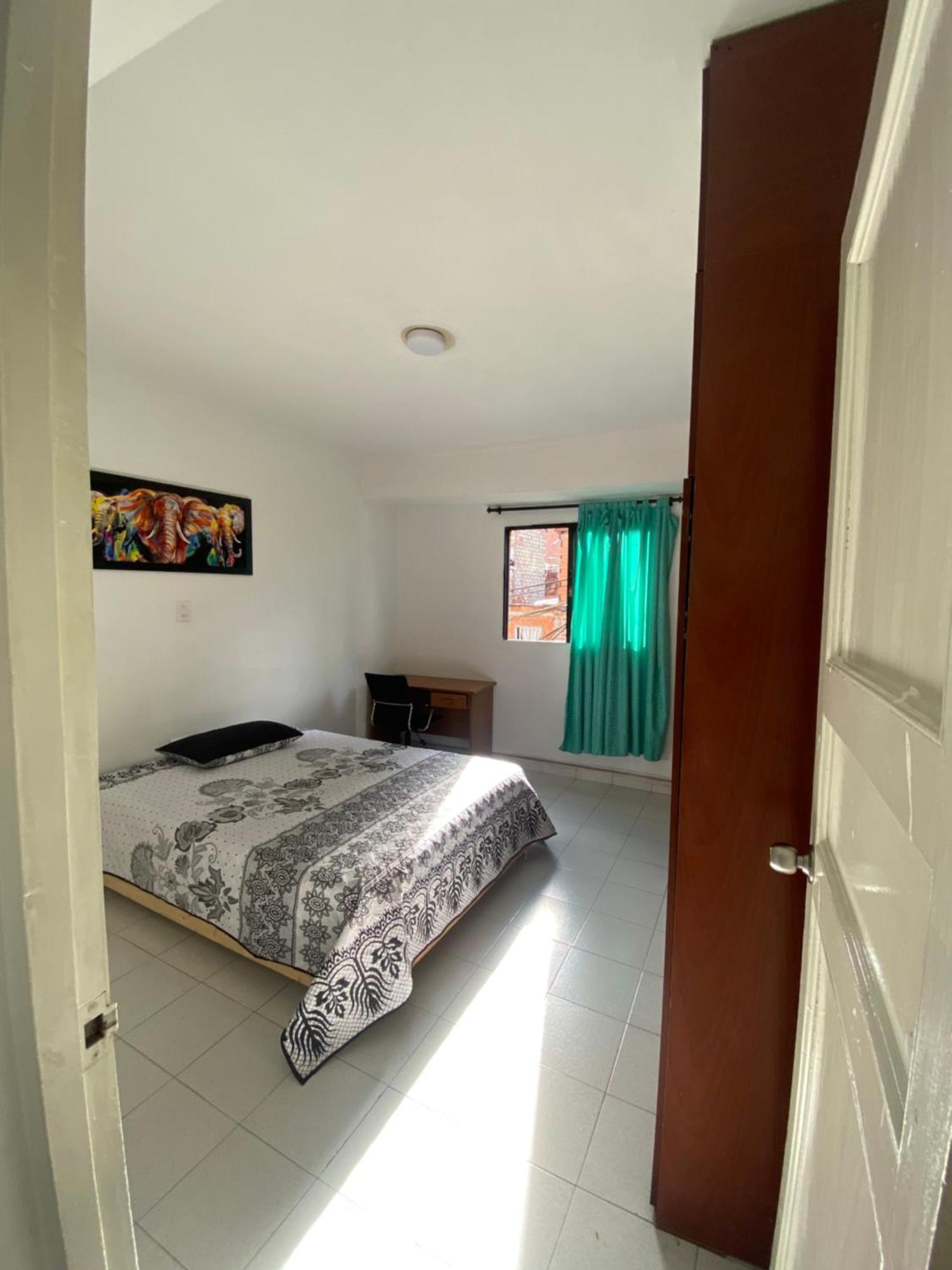 Hostel Kumho Home Меделин Екстериор снимка