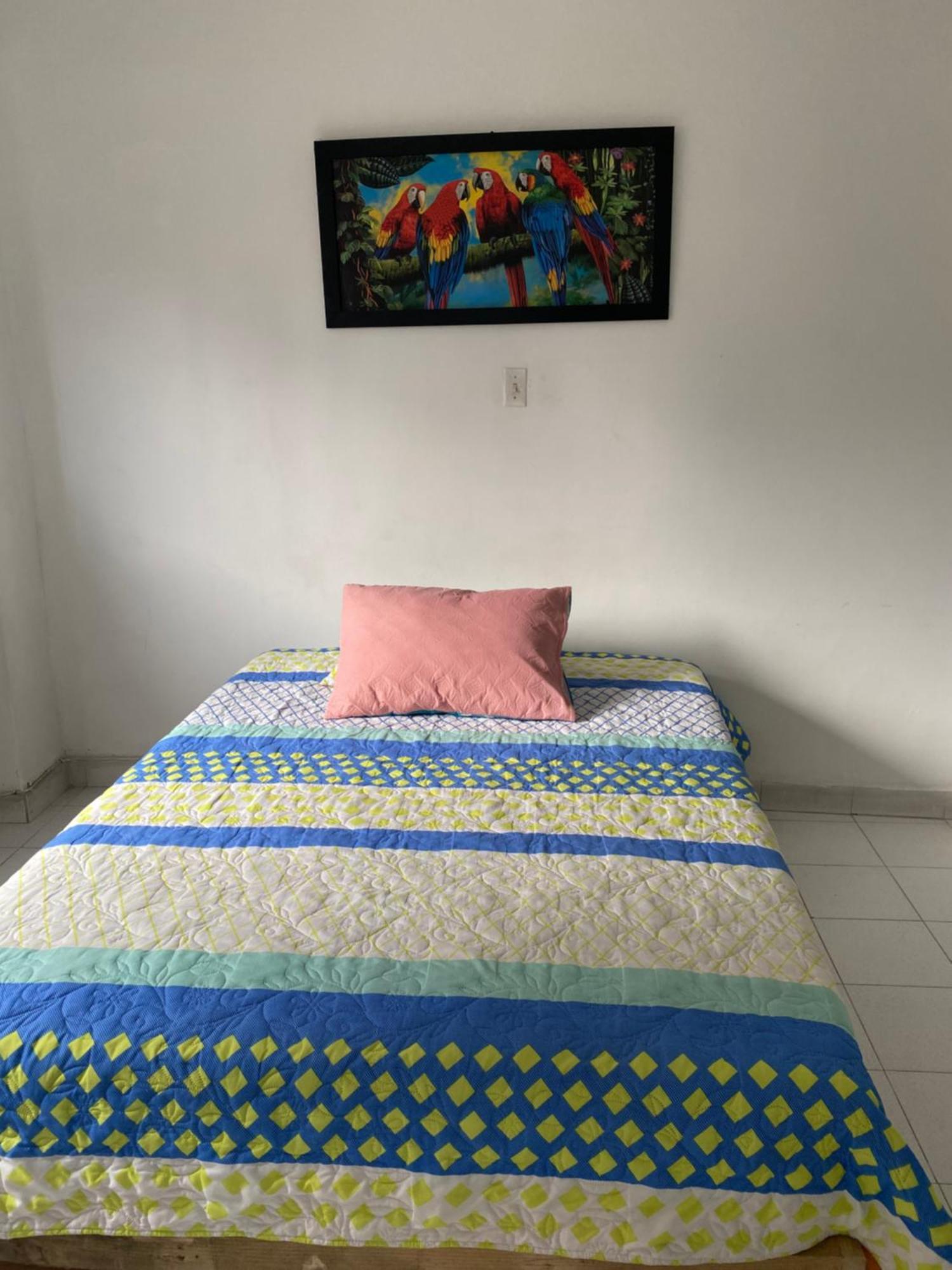 Hostel Kumho Home Меделин Екстериор снимка